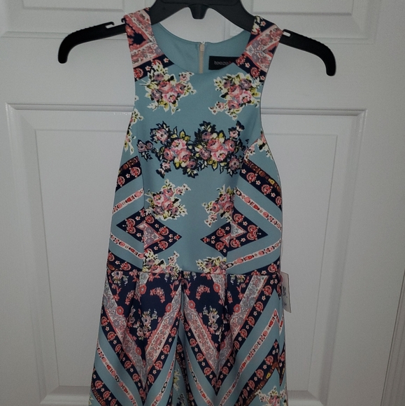 Nwt juniors dress - Picture 3 of 3